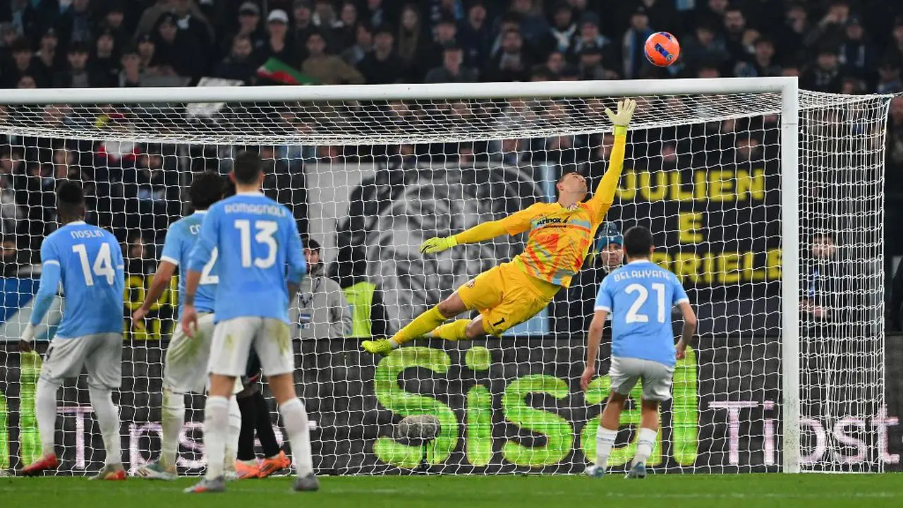 Emil Audero Cremonese saat menghadapi Napoli di Serie A