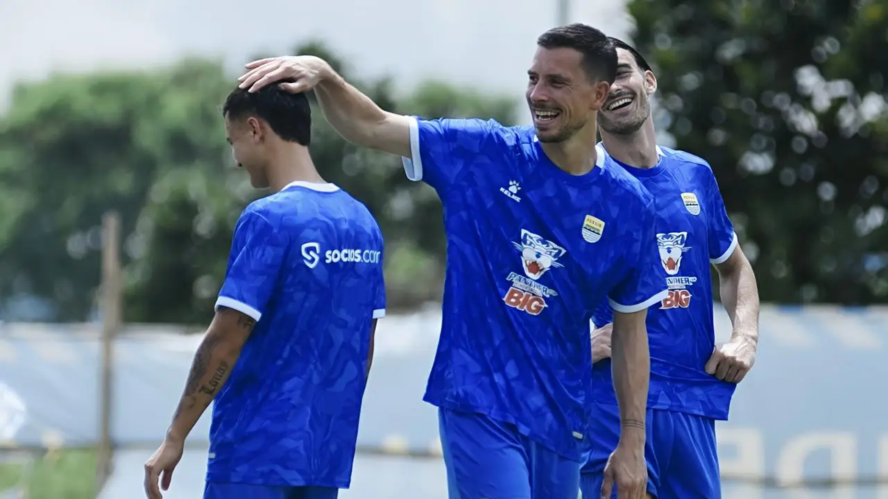 pemain Persib kinclong bawa Persib puncak klasemen