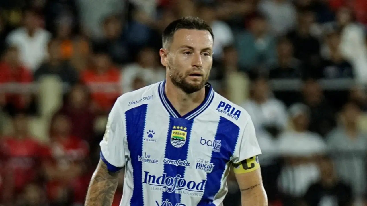 Marc Klok menyambut Layvin Kurzawa sebagai pemain baru Persib Bandung