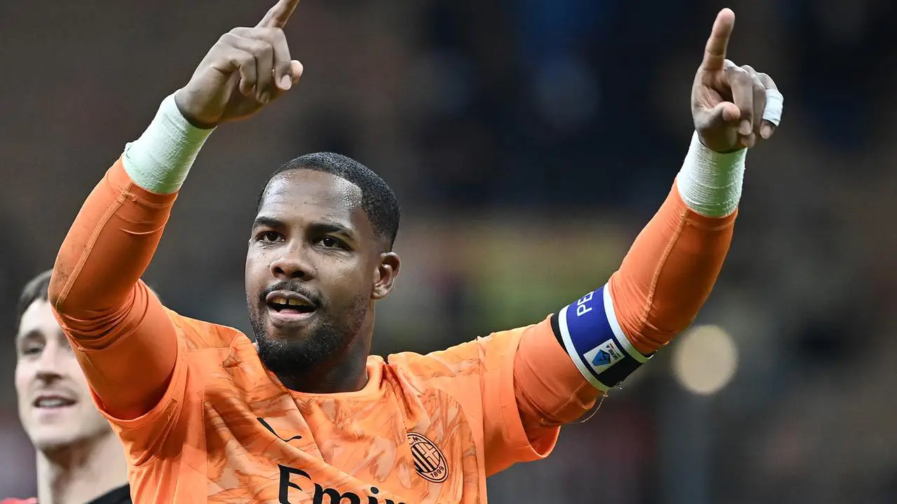 Mike Maignan kiper AC Milan saat pertandingan Serie A di San Siro