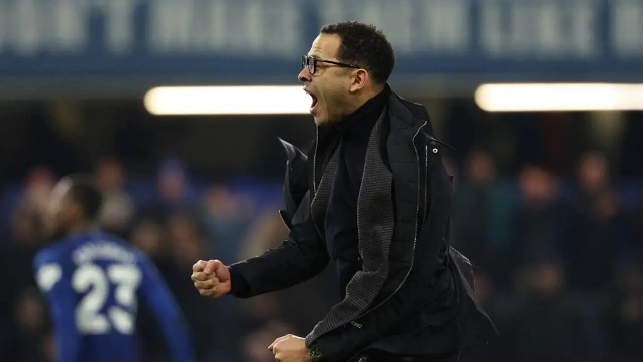 Liam Rosenior merayakan kemenangan Chelsea atas West Ham di Premier League 2026