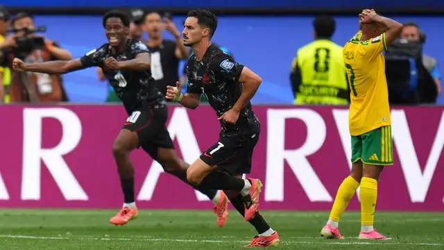 Stephen Eustaquio merayakan gol kemenangan Kanada atas Afrika Selatan di babak 32 besar Piala Dunia 2026.