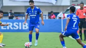 5 Fakta Pahit Frans Putros Tinggalkan Persib