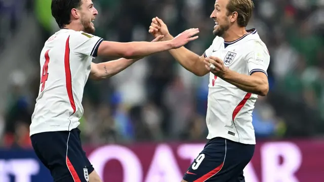 Harry Kane bernyanyi Wonderwall bersama suporter Inggris usai laga Piala Dunia 2026 melawan Meksiko.